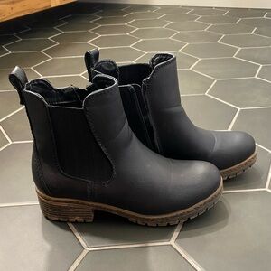 Maurice’s Anna boot. Size 6.5.